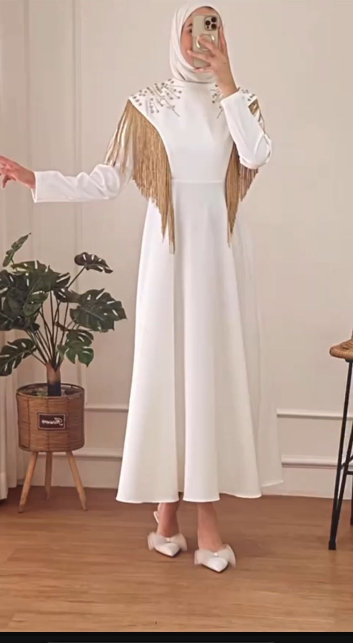 Tala Beyaz renkli, yaz mevsimi için özel bir elbise