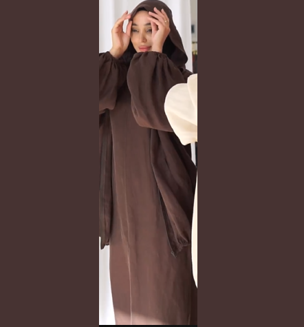 Nazan Takimi Model T10052