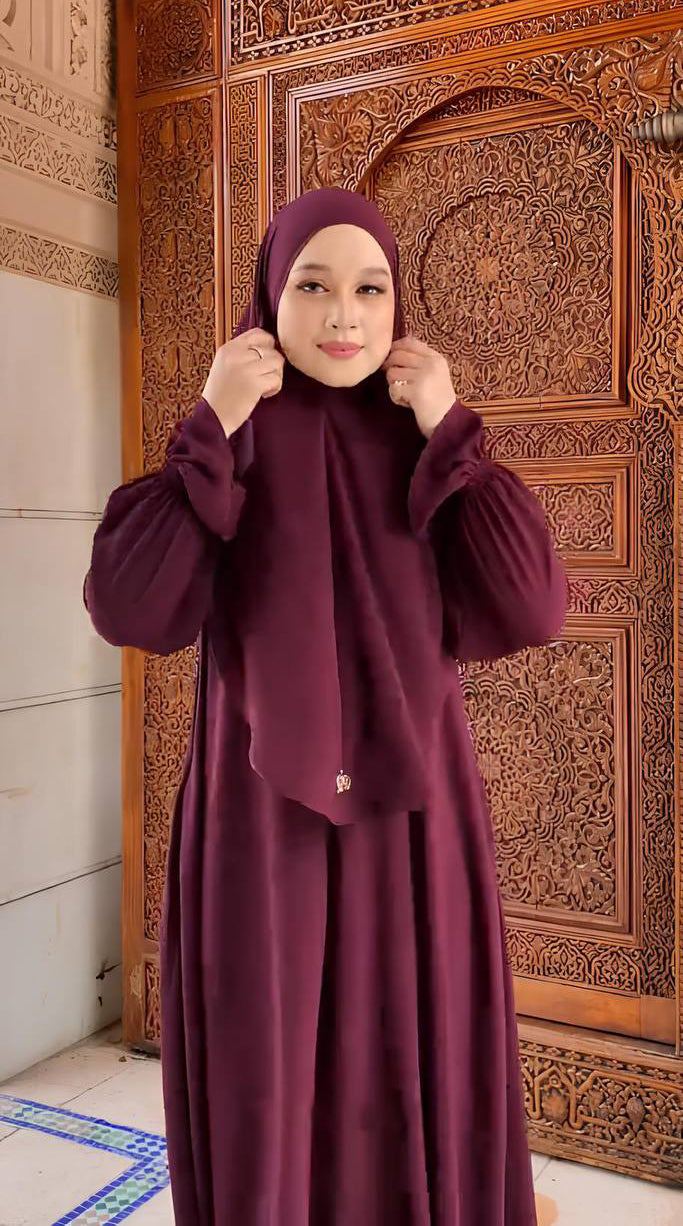 Sara Takimi Model T10113