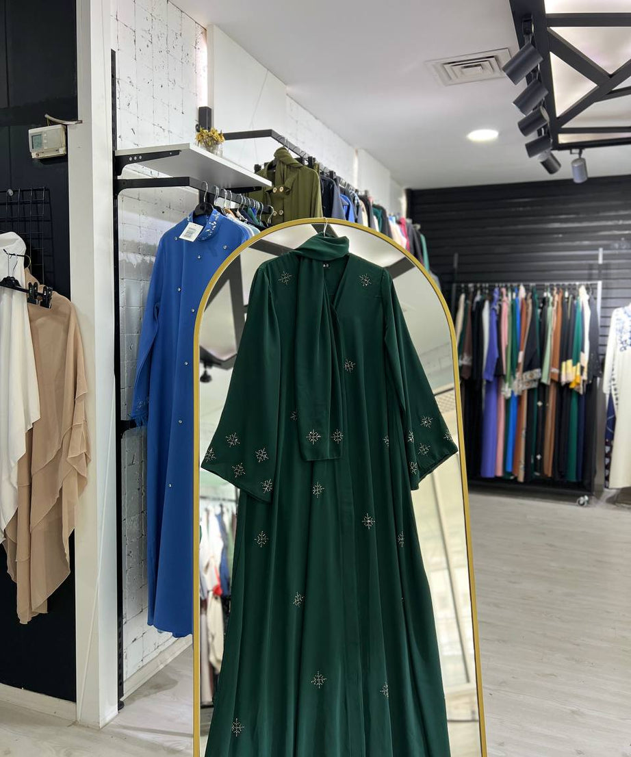 Tarf abaya Zümrüt şalı ile resmi
